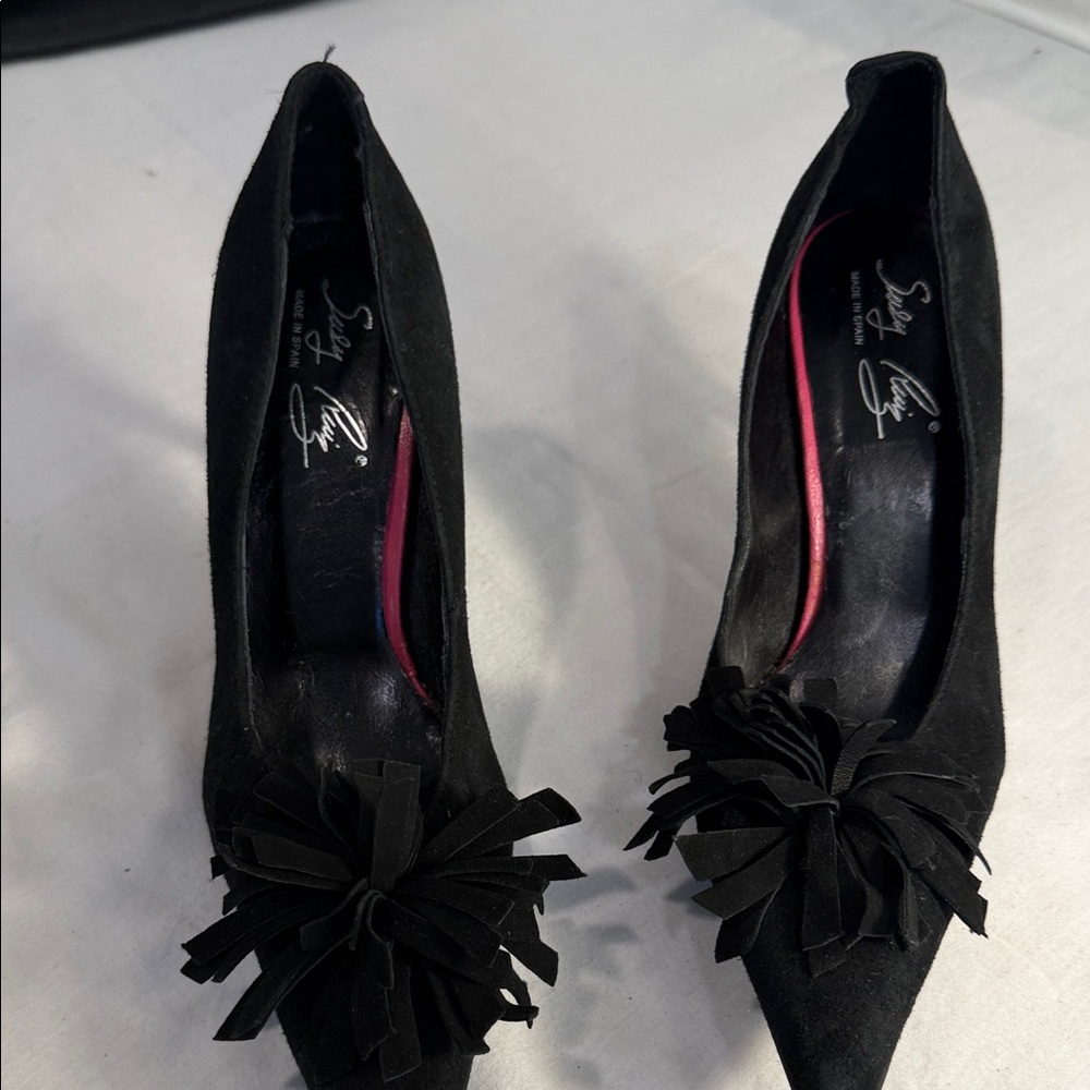 Sophisticated Black Suede Heels with Floral Accent